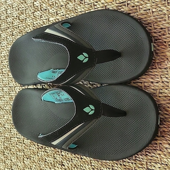 REEF sandal flip flops in black and teal.  Size is 5.  In good condition. - Picture 2 of 7